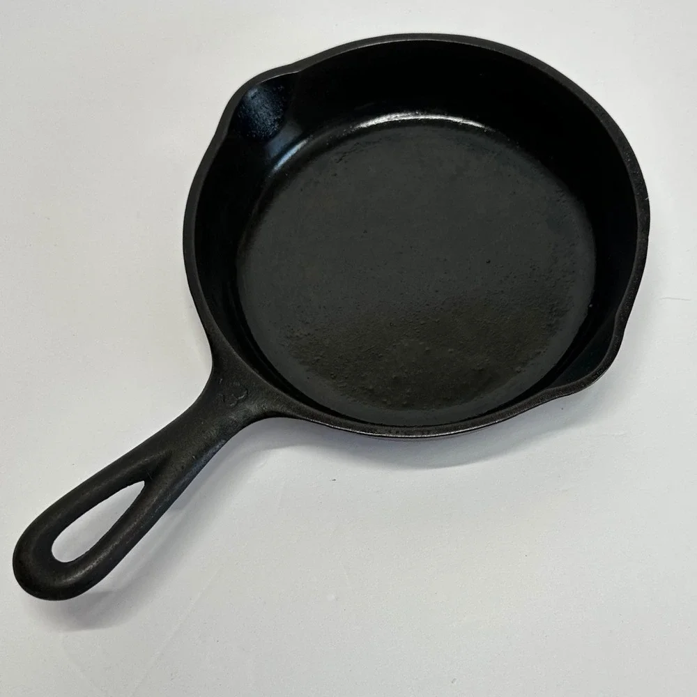 Wagner Ware 1053 No.3 Smooth Bottom Cast Iron Skillet Dual Pour‎ Spouts Vintage